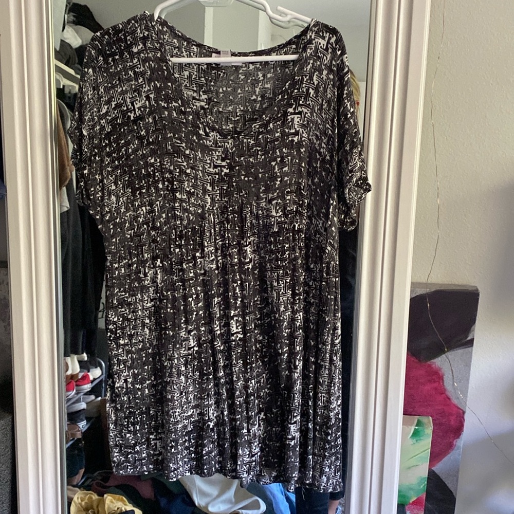 Maternity top, size S with detailed pattern